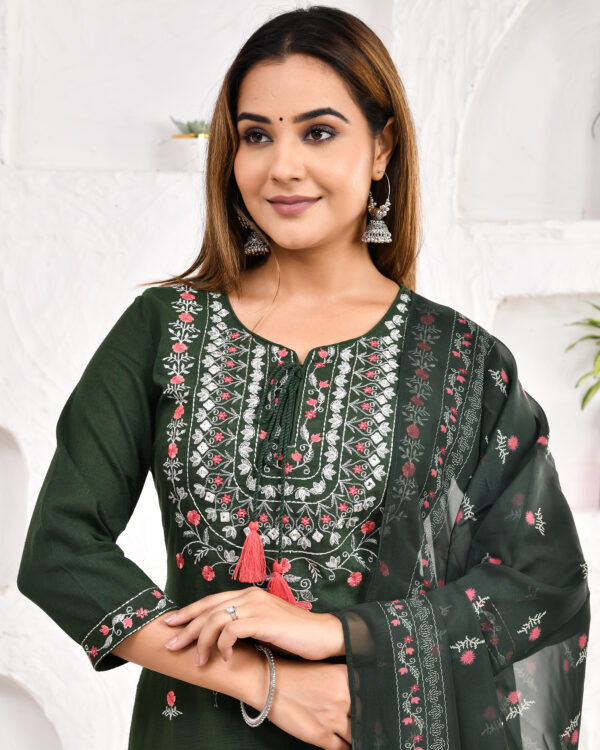 Women's Pure Cotton Jaipuri Printed Embroidered Kurta Pant Dupatta with Pocket | Rs 4250 for Pack of 5pc of S-XXL | Rs 850 Per Pc - Image 2