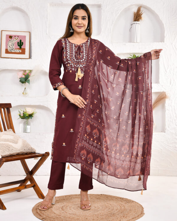 Maroon Jaipuri Printed Straight Fit Kurta Pant Dupatta with Pocket | Rs 4250 for Pack of 5pc of S-XXL | Rs 850 Per Pc - Image 4