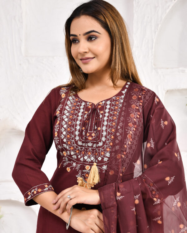 Maroon Jaipuri Printed Straight Fit Kurta Pant Dupatta with Pocket | Rs 4250 for Pack of 5pc of S-XXL | Rs 850 Per Pc - Image 2