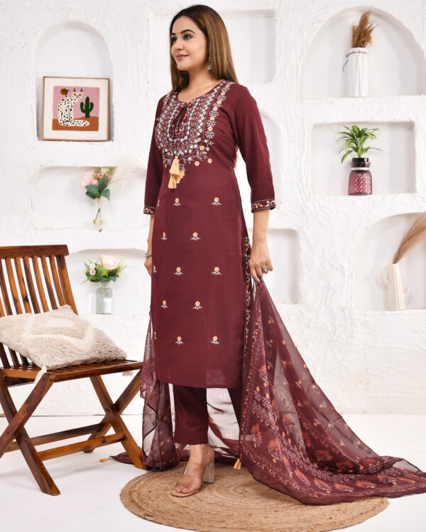 Maroon Jaipuri Printed Straight Fit Kurta Pant Dupatta with Pocket | Rs 4250 for Pack of 5pc of S-XXL | Rs 850 Per Pc - Image 5