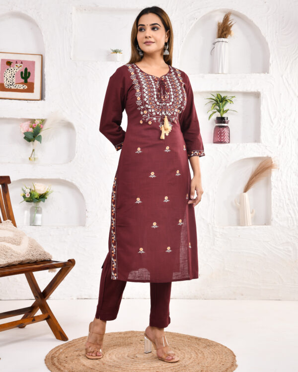 Maroon Jaipuri Printed Straight Fit Kurta Pant Dupatta with Pocket | Rs 4250 for Pack of 5pc of S-XXL | Rs 850 Per Pc - Image 3