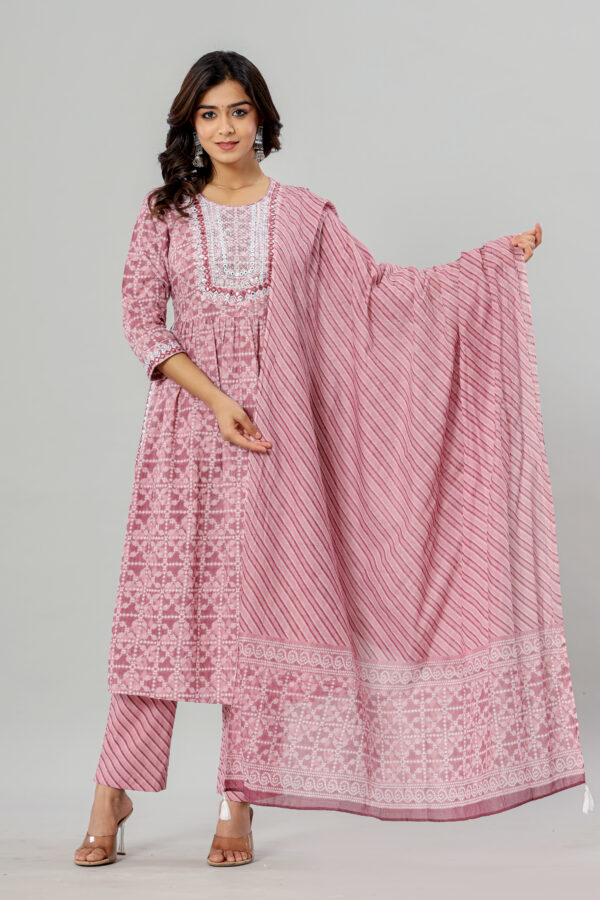 Naira Cut Jaipuri Printed embroidered Kurta Pant Dupatta Set | Rs 3980 for Pack of 4pc of S-XL | Rs 995 Per Pc - Image 3