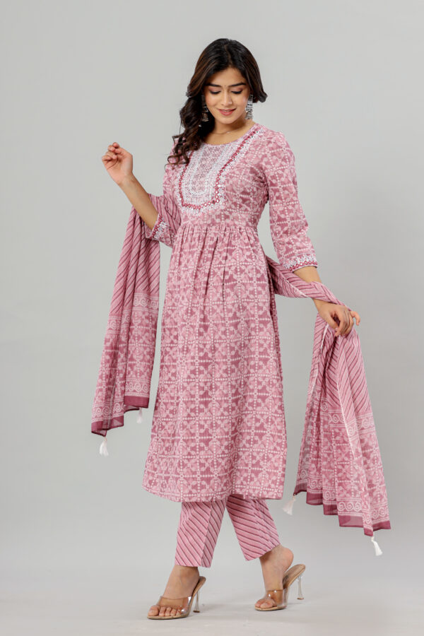 Naira Cut Jaipuri Printed embroidered Kurta Pant Dupatta Set | Rs 3980 for Pack of 4pc of S-XL | Rs 995 Per Pc - Image 4