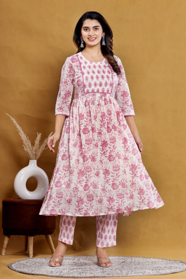 Naira Cut Flower Jaipuri Printed And Embroidered Kurta Set With Dupatta | Rs 3980 for Pack of 4pc of S-XL | Rs 995 Per Pc - Image 4