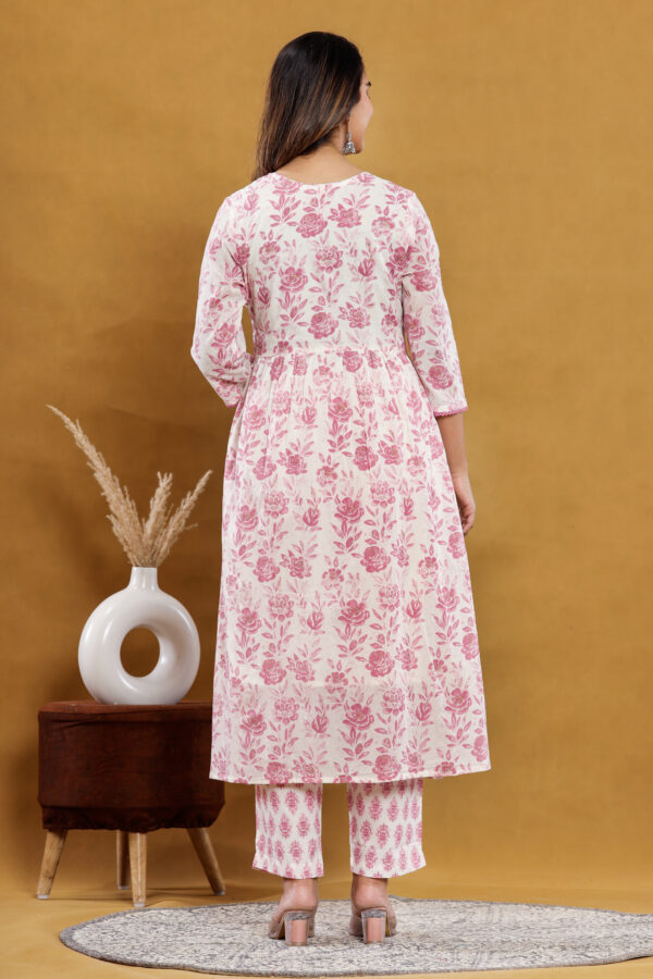 Naira Cut Flower Jaipuri Printed And Embroidered Kurta Set With Dupatta | Rs 3980 for Pack of 4pc of S-XL | Rs 995 Per Pc - Image 5