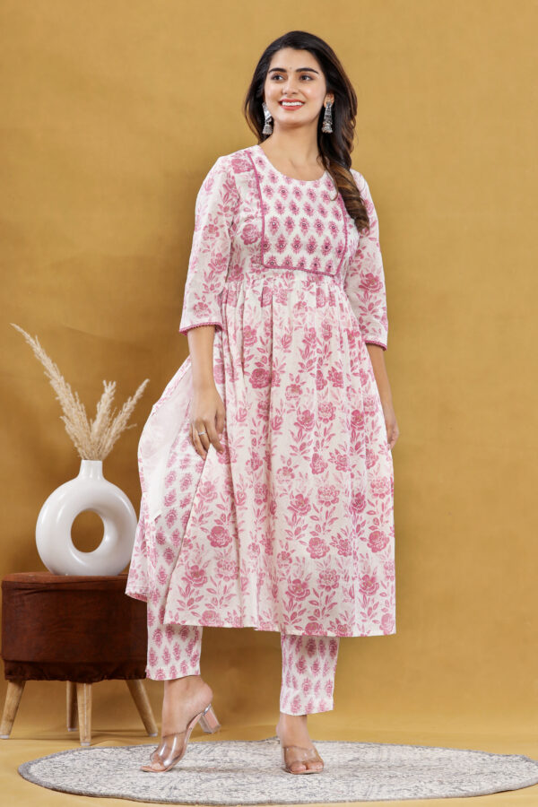 Naira Cut Flower Jaipuri Printed And Embroidered Kurta Set With Dupatta | Rs 3980 for Pack of 4pc of S-XL | Rs 995 Per Pc - Image 7